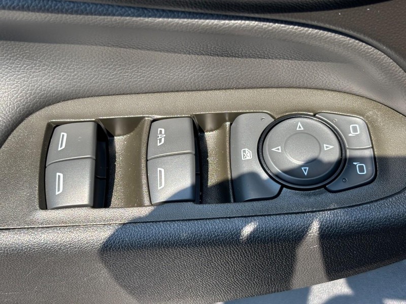 Chevrolet Equinox Vehicle Image 23