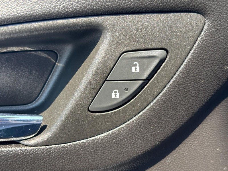 Chevrolet Equinox Vehicle Image 24