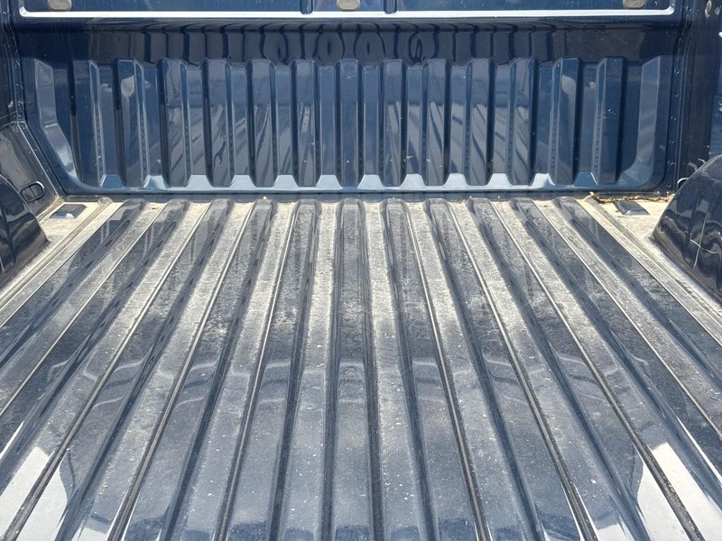 Chevrolet Silverado 1500 Vehicle Image 04