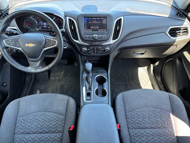 Chevrolet Equinox Vehicle Image 11