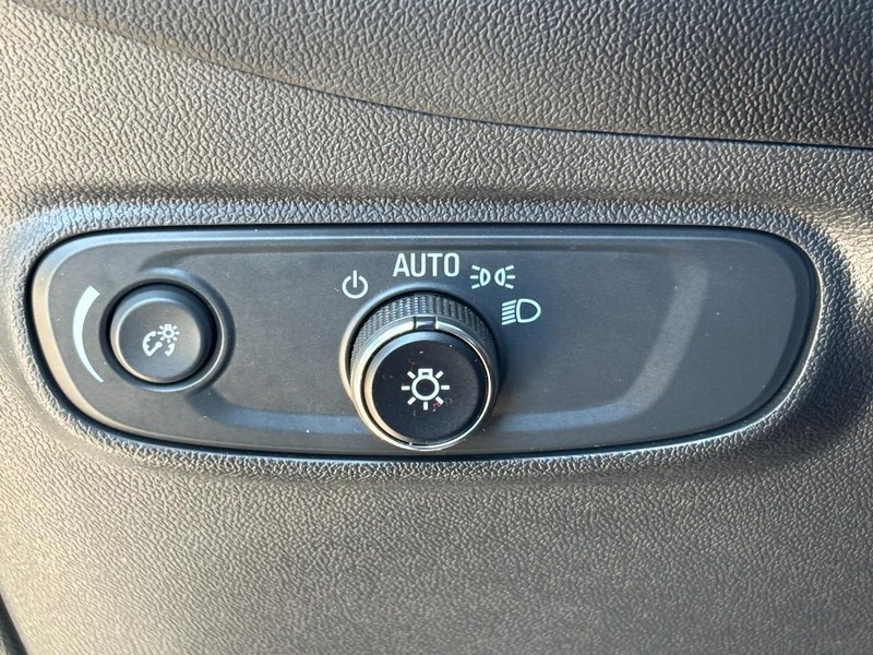 Chevrolet Equinox Vehicle Image 16
