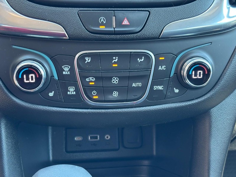 Chevrolet Equinox Vehicle Image 23