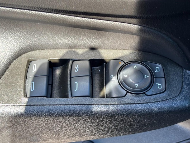Chevrolet Equinox Vehicle Image 24