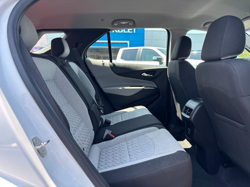 Chevrolet Equinox Vehicle Image 10