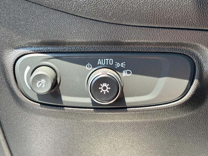 Chevrolet Equinox Vehicle Image 16