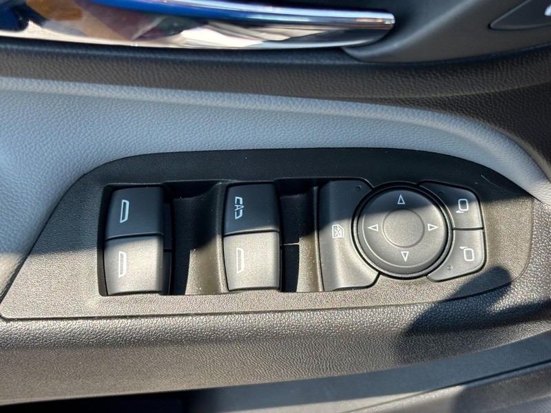 Chevrolet Equinox Vehicle Image 23