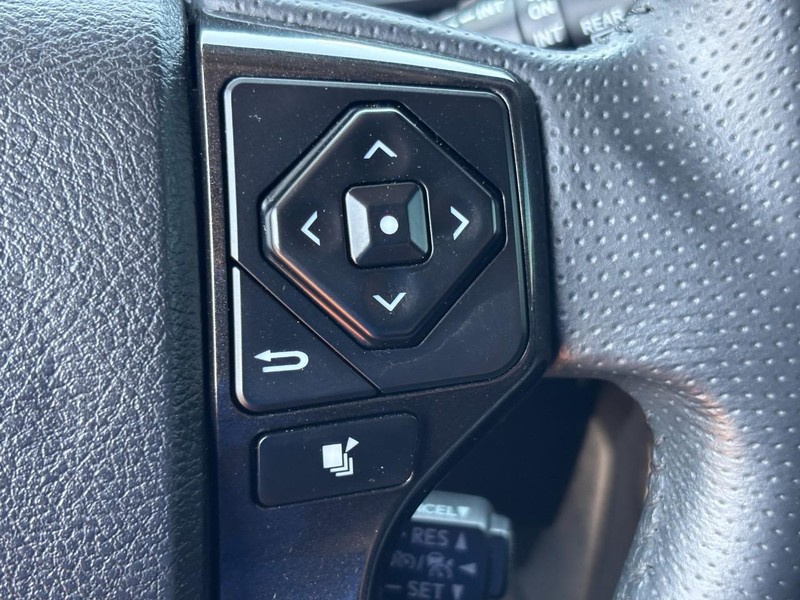 Toyota 4Runner Vehicle Image 18