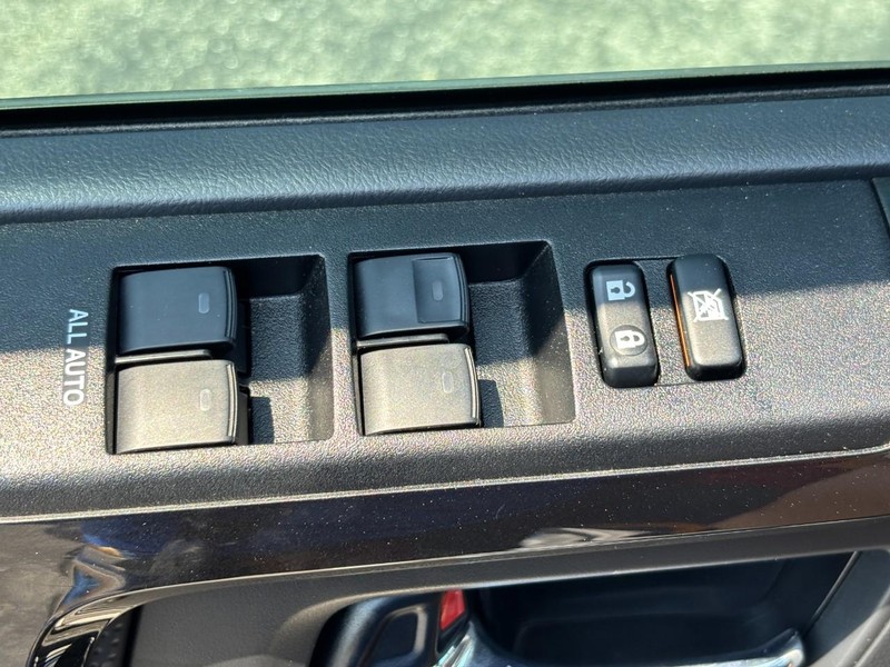 Toyota 4Runner Vehicle Image 24