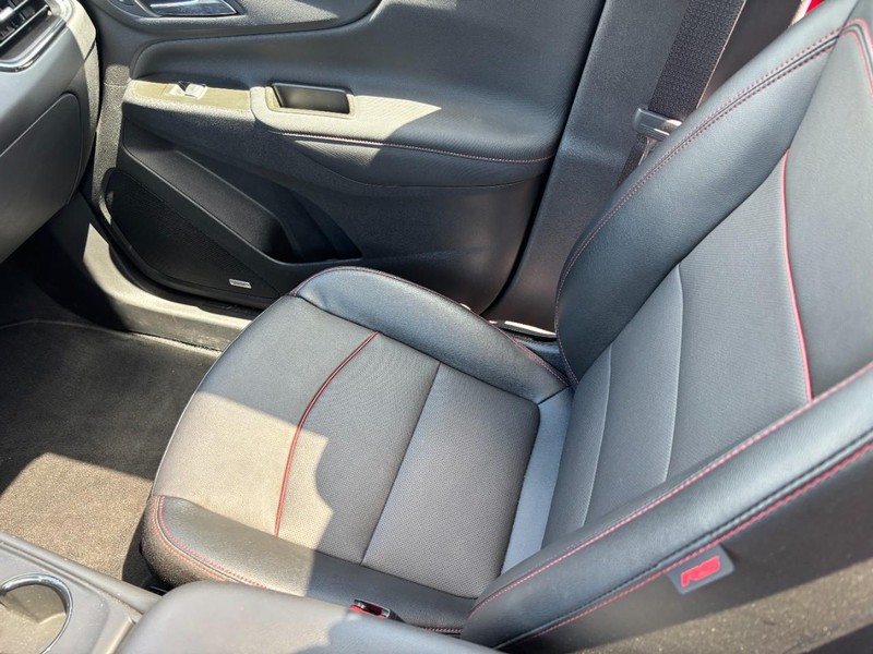 Chevrolet Equinox Vehicle Image 15