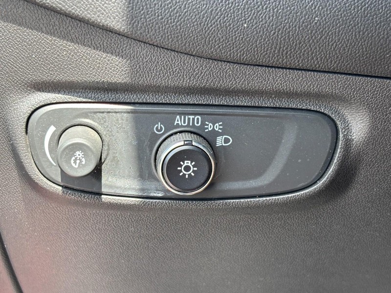 Chevrolet Equinox Vehicle Image 16