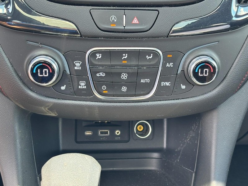 Chevrolet Equinox Vehicle Image 22