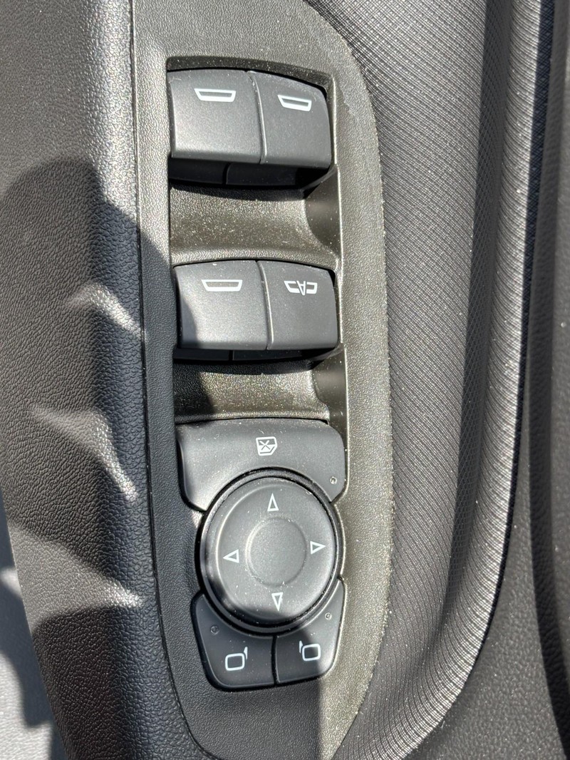 Chevrolet Equinox Vehicle Image 23