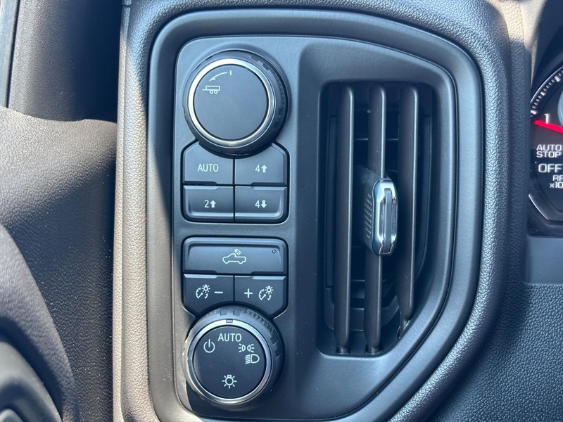 Chevrolet Silverado 1500 Vehicle Image 16