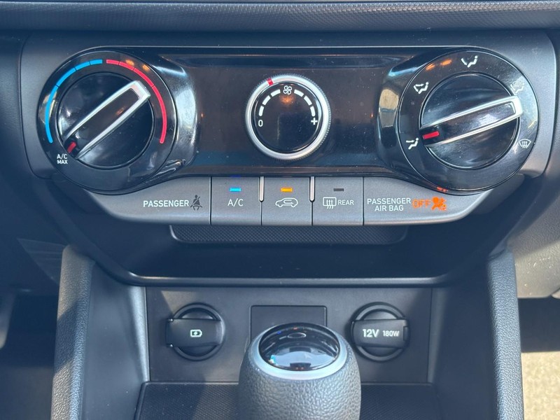 Hyundai Kona Vehicle Image 14