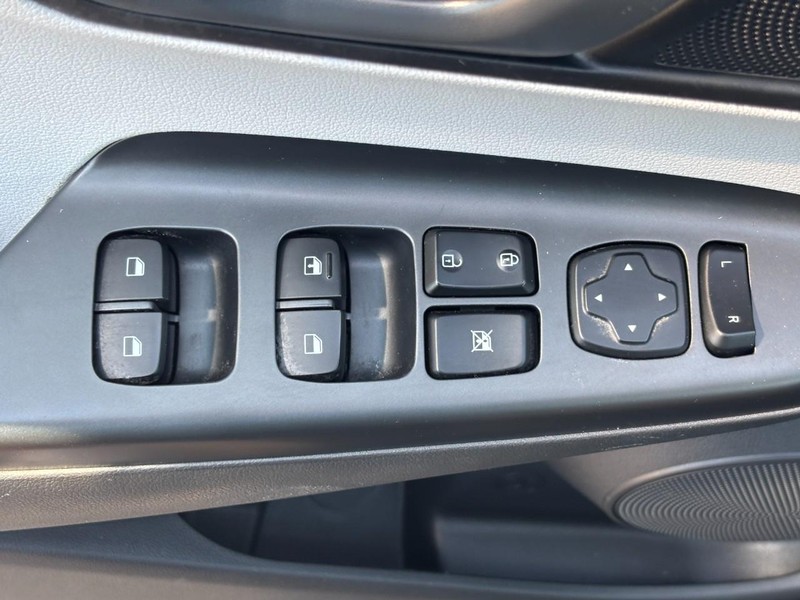 Hyundai Kona Vehicle Image 23