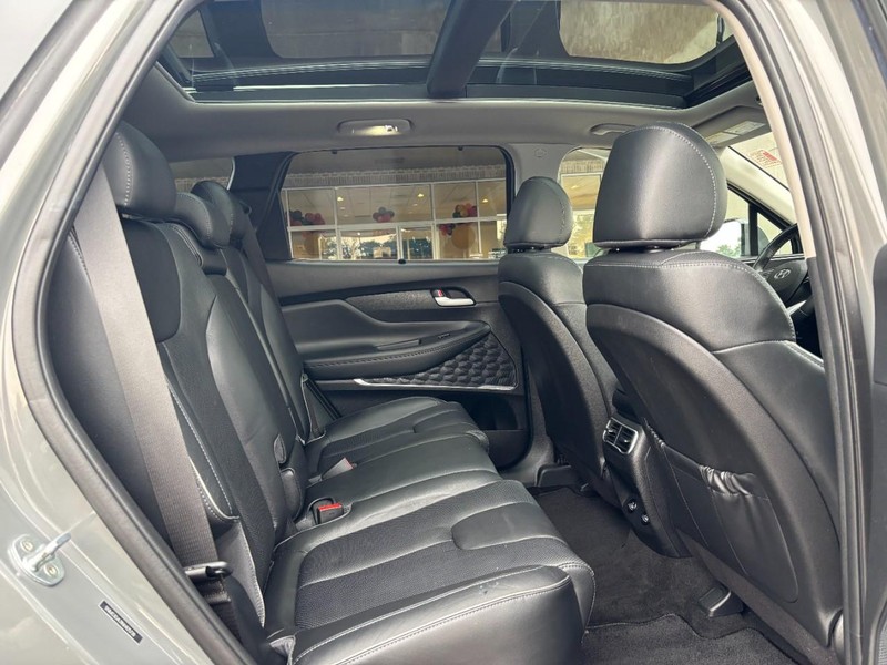 Hyundai Santa Fe Vehicle Image 10