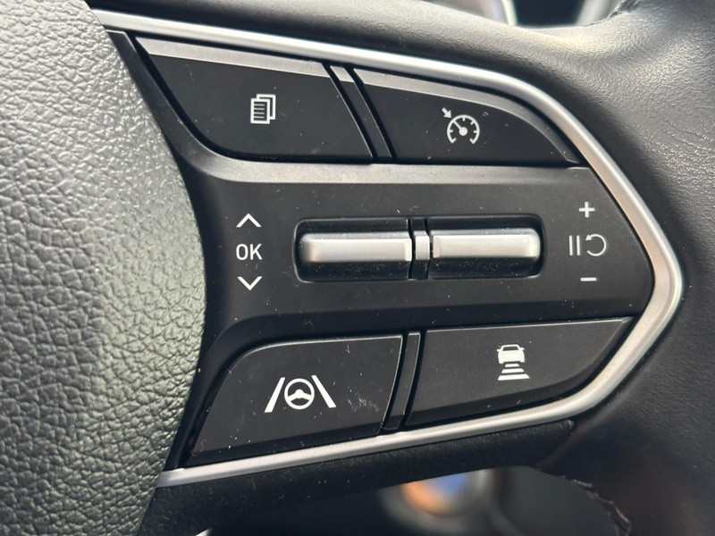 Hyundai Santa Fe Vehicle Image 18
