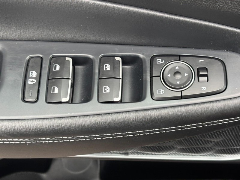 Hyundai Santa Fe Vehicle Image 24