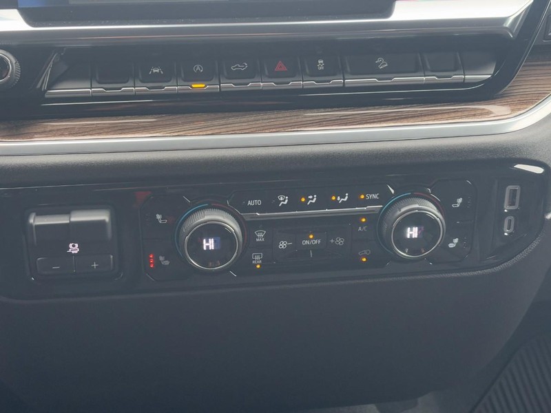 Chevrolet Silverado 1500 Vehicle Image 16