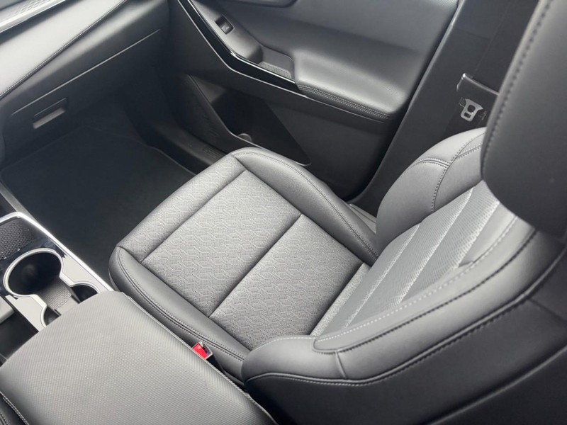 Chevrolet Equinox Vehicle Image 09