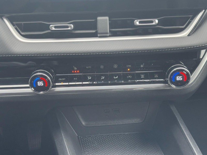 Chevrolet Equinox Vehicle Image 16