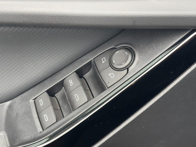 Chevrolet Equinox Vehicle Image 17