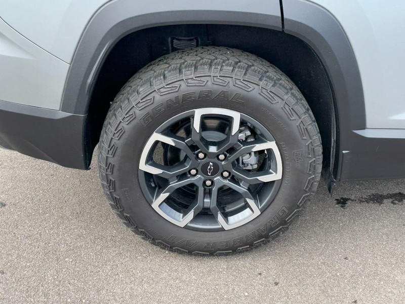 Chevrolet Equinox Vehicle Image 04