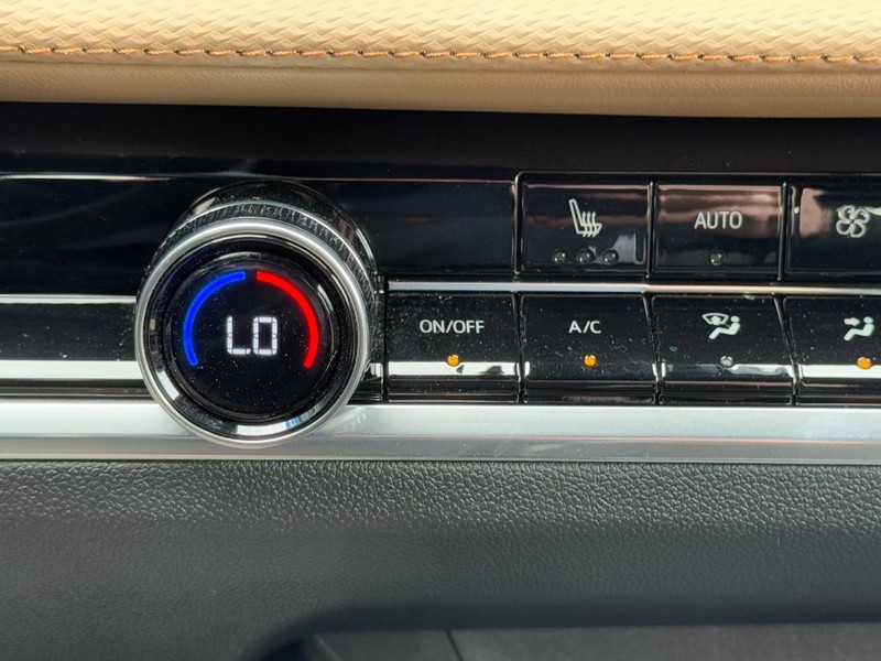 Chevrolet Equinox Vehicle Image 12