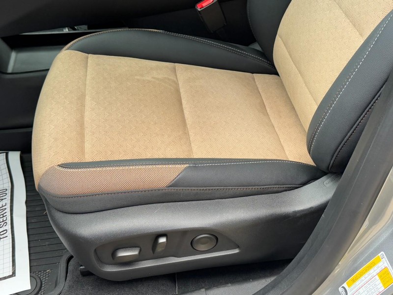 Chevrolet Equinox Vehicle Image 14