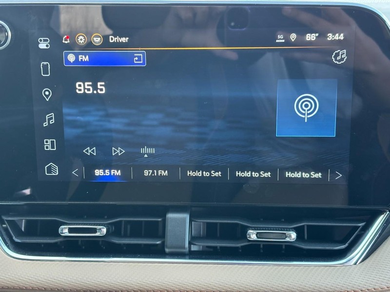 Chevrolet Equinox Vehicle Image 08