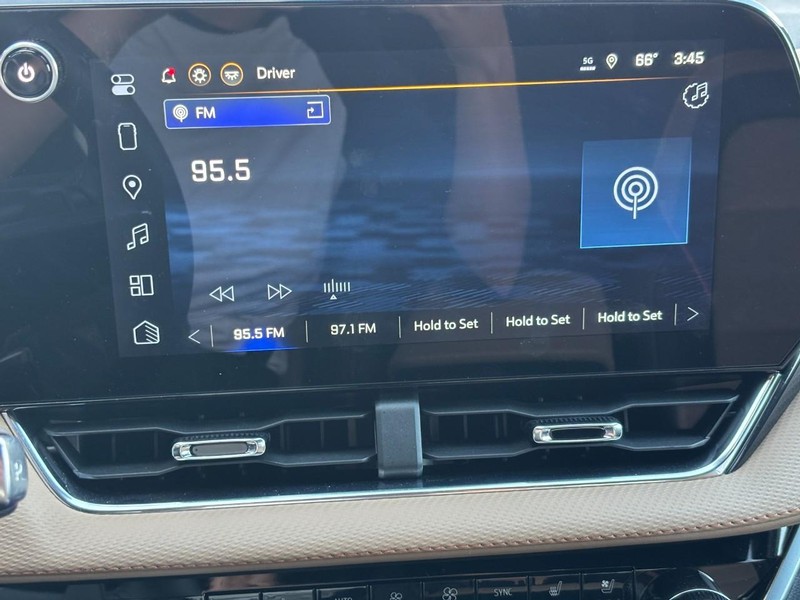 Chevrolet Equinox Vehicle Image 15