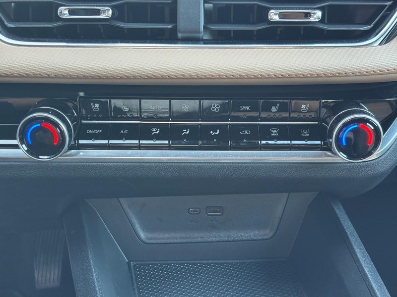 Chevrolet Equinox Vehicle Image 18