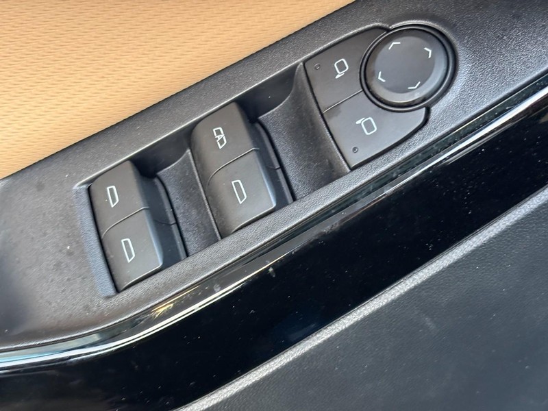 Chevrolet Equinox Vehicle Image 19