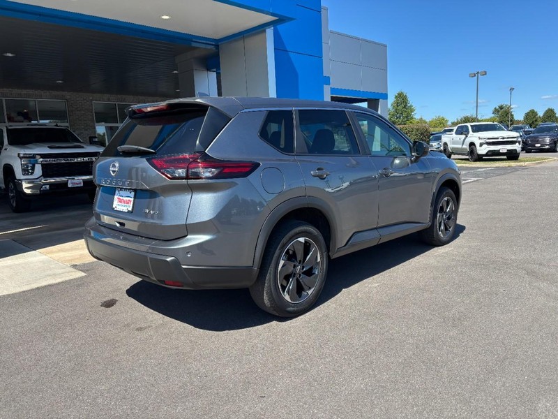 Nissan Rogue Vehicle Image 03