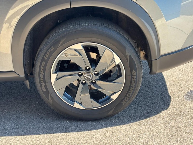 Nissan Rogue Vehicle Image 07