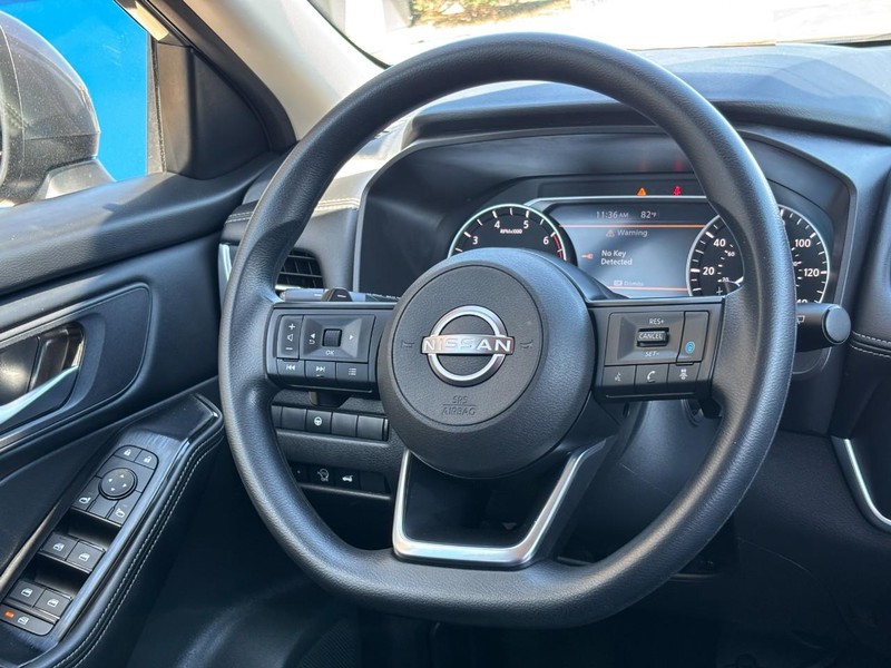 Nissan Rogue Vehicle Image 12