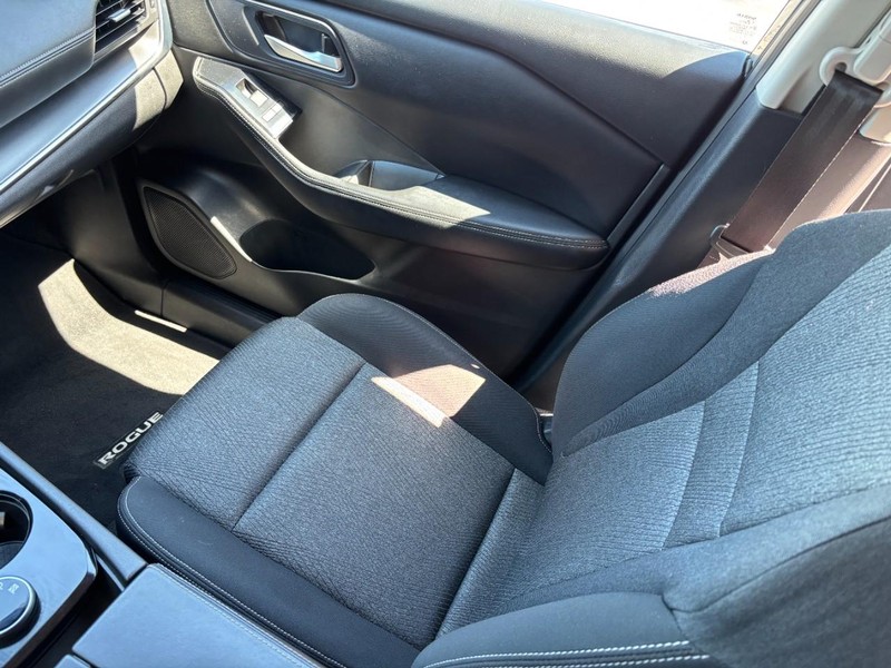 Nissan Rogue Vehicle Image 15