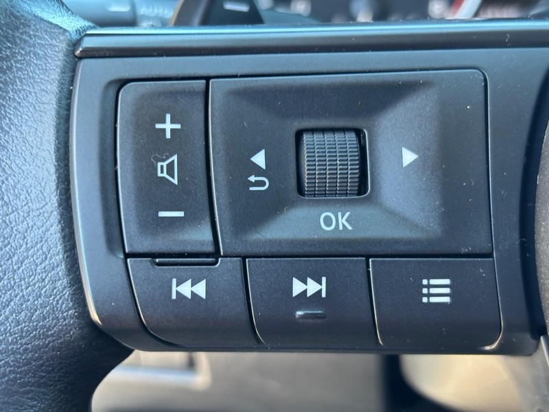 Nissan Rogue Vehicle Image 17