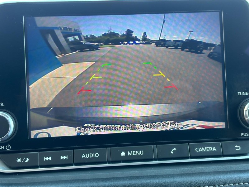 Nissan Rogue Vehicle Image 21