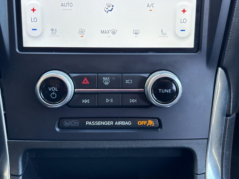 Ford Edge Vehicle Image 14
