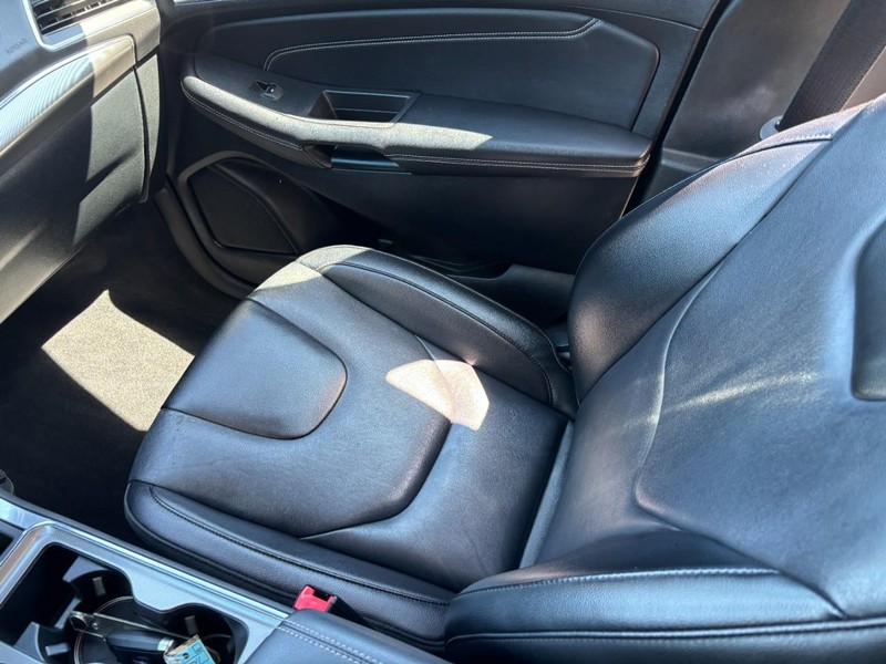 Ford Edge Vehicle Image 15