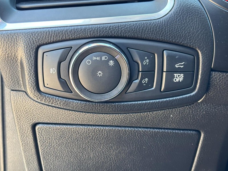 Ford Edge Vehicle Image 16