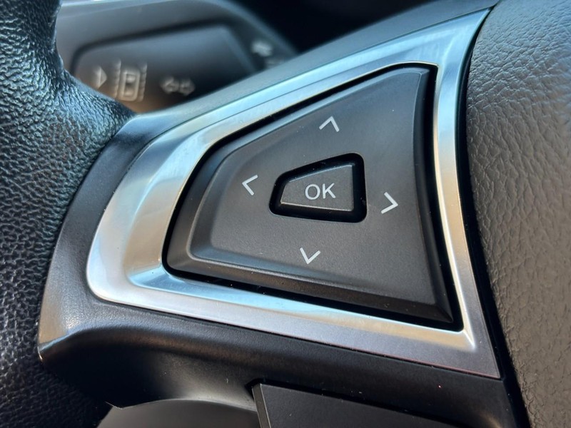 Ford Edge Vehicle Image 17