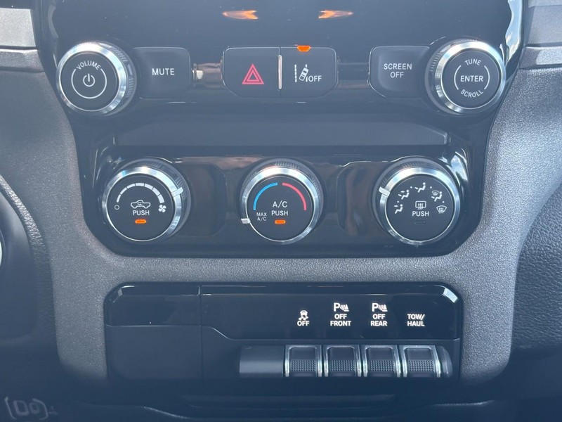 Ram 1500 Vehicle Image 14
