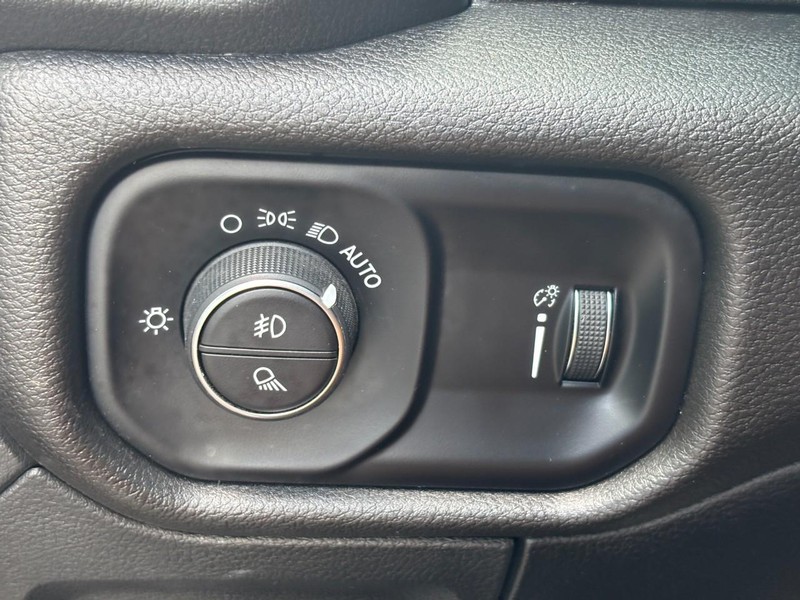 Ram 1500 Vehicle Image 16