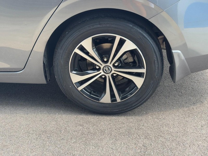 Nissan Sentra Vehicle Image 07