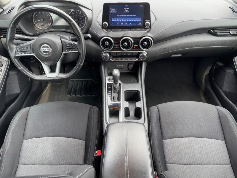 Nissan Sentra Vehicle Image 11