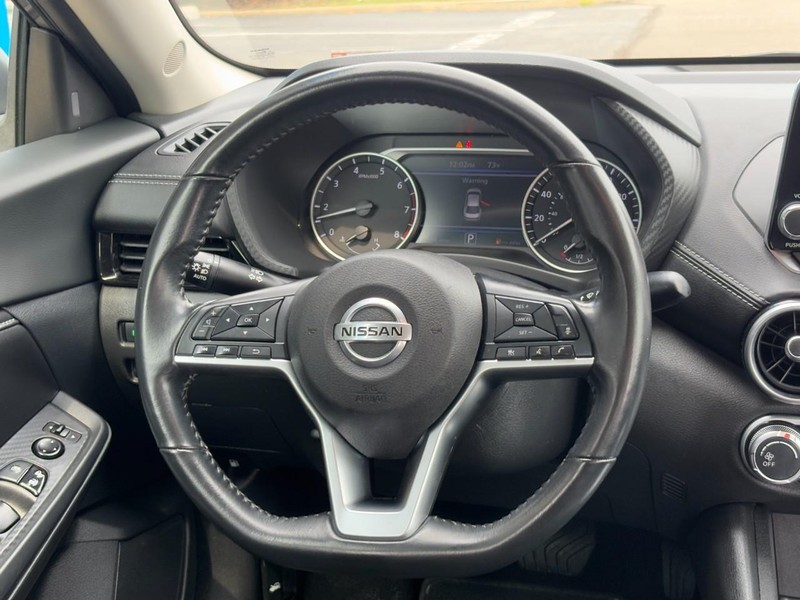 Nissan Sentra Vehicle Image 12
