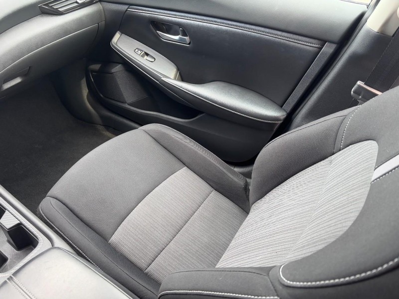 Nissan Sentra Vehicle Image 15