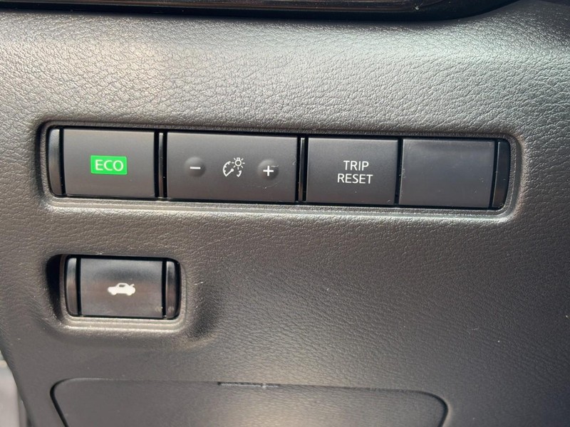 Nissan Sentra Vehicle Image 16